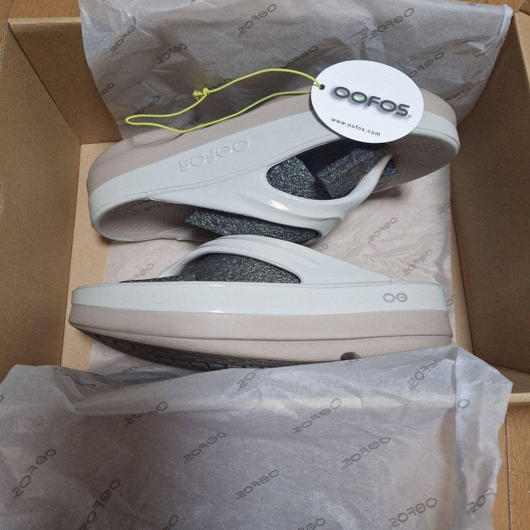 新作Oofos ウーフォス24.5～25cmメガ　ベージュ 2トーン厚底サンダル