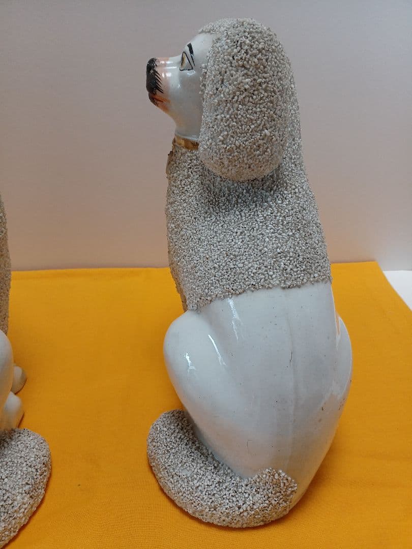 英国　スタッフォードシヤードッグ　2体　プードル大　24センチ