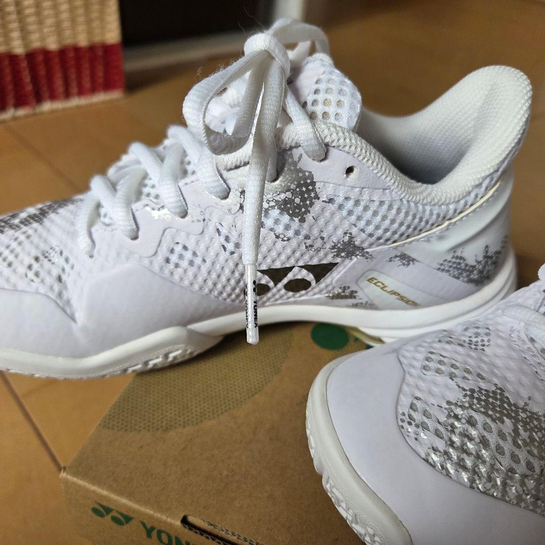 ヨネックス　YONEX エクリプションZ 22.0cm