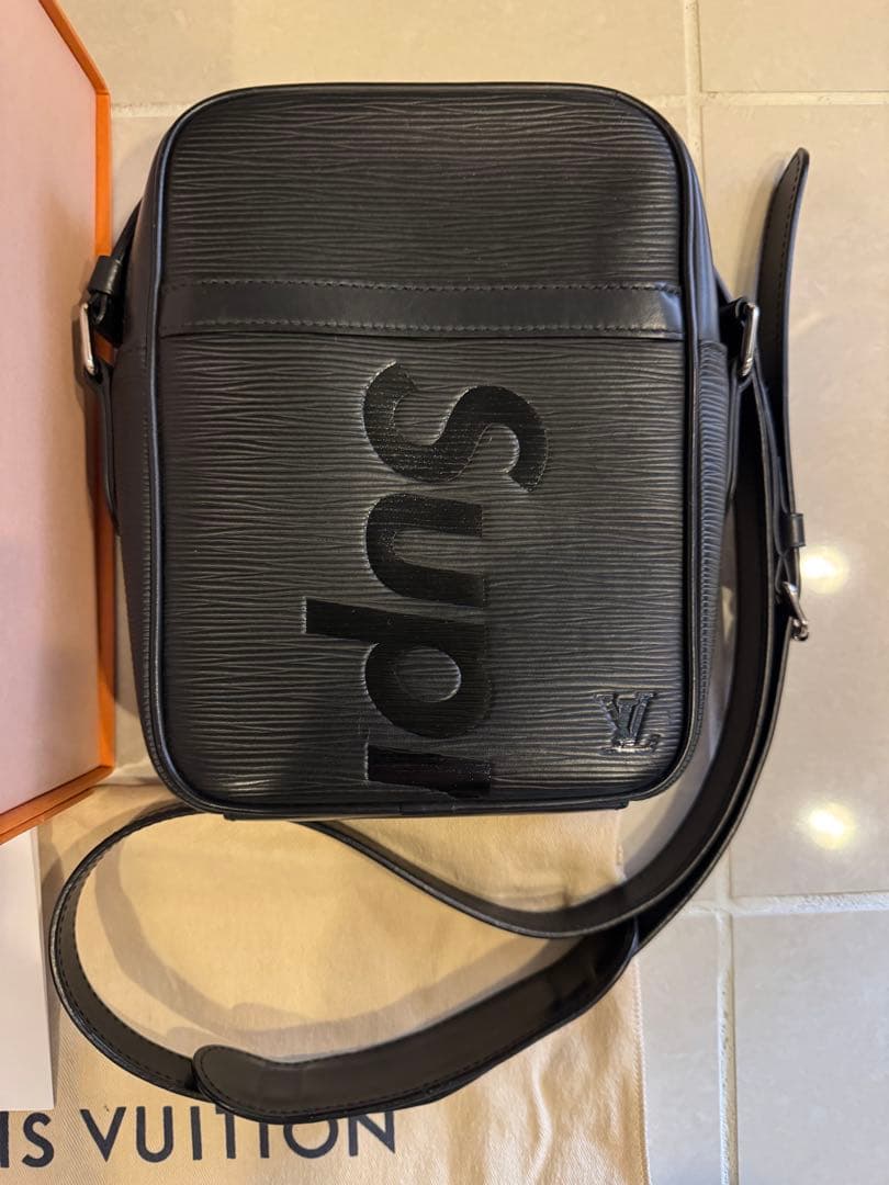 ルイヴィトン シュプリーム ダヌーブPM ショルダーバッグ エピ ブラック　美品