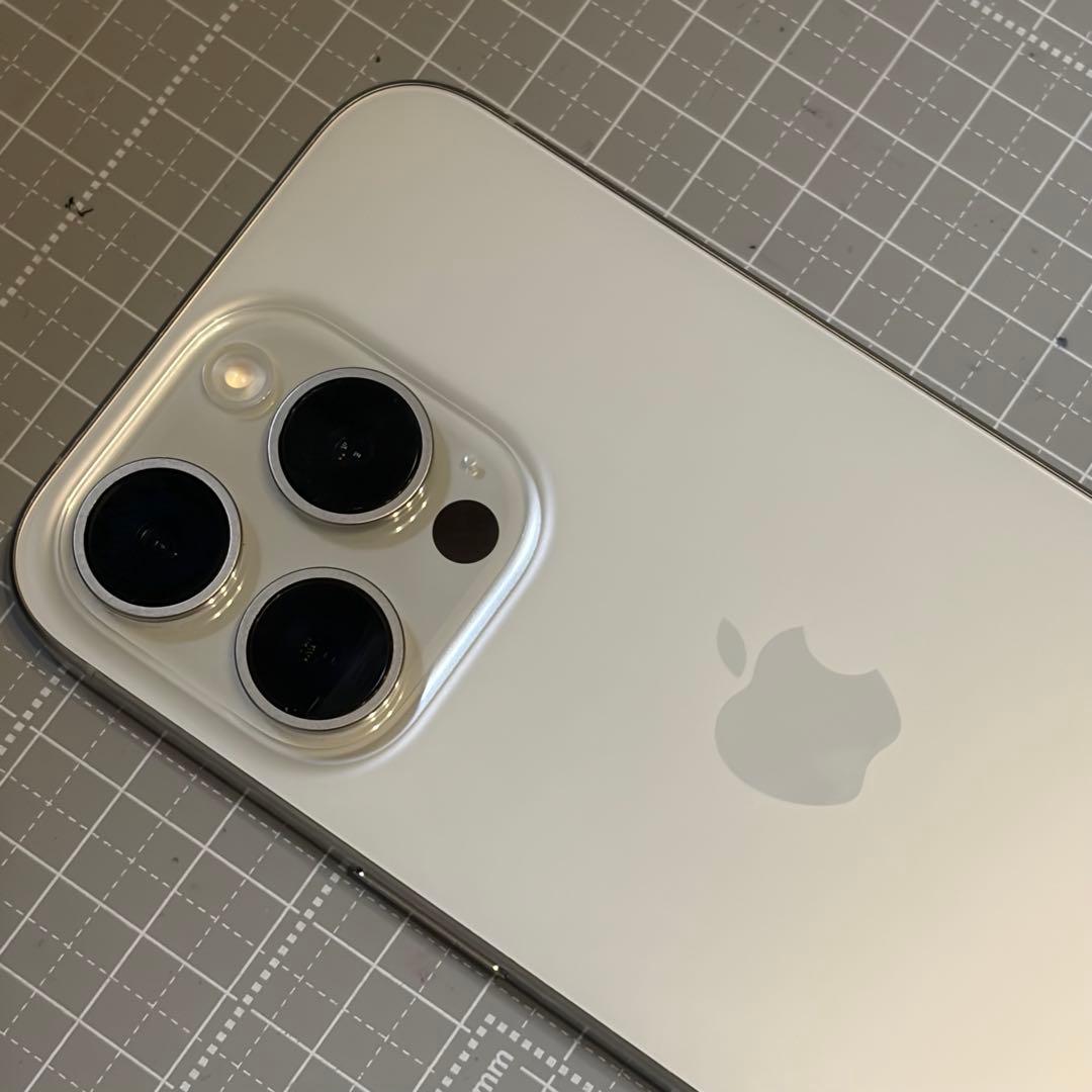 iPhone15 Pro 128GB ホワイトチタニウム バッテリー97%
