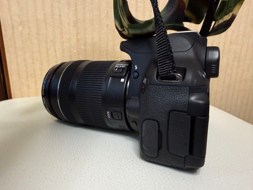 Canon EOS kiss X71 ストロボ未使用付き