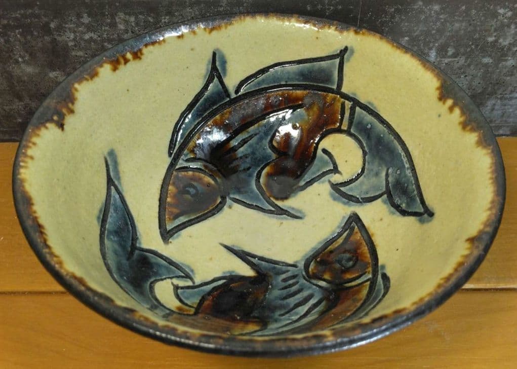 人間国宝 金城次郎 魚紋茶碗 栞 共箱 最上作 美品 壺屋焼 やちむん 壷屋焼