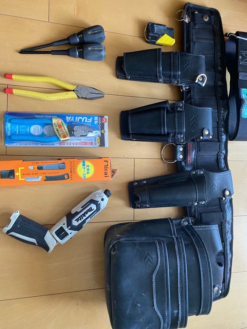 早い者勝ち・黒金腰袋道具1式