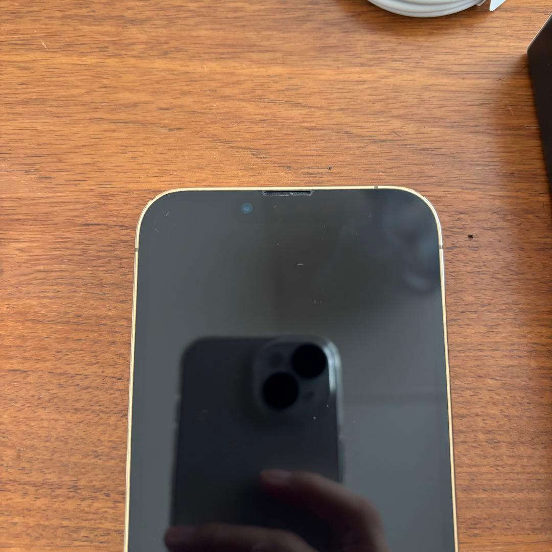 美品　iPhone13 Proゴールド　256GB