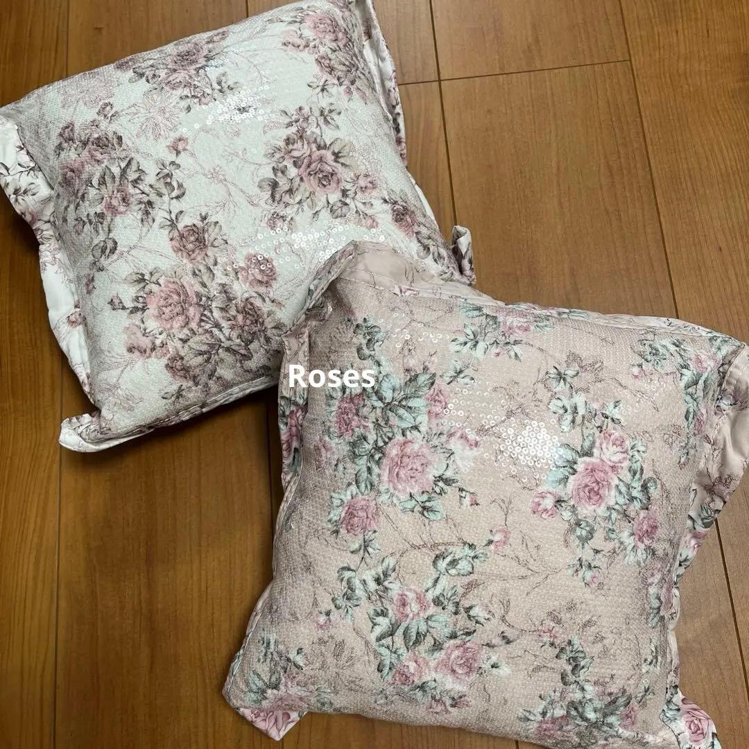 レストローズ　クッション　レーシーローズ柄　スパンコール装飾　2個