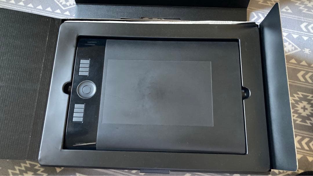 液タブ・ペンタブ WACOM intuos4 PTK-640/K0 MEDIUM