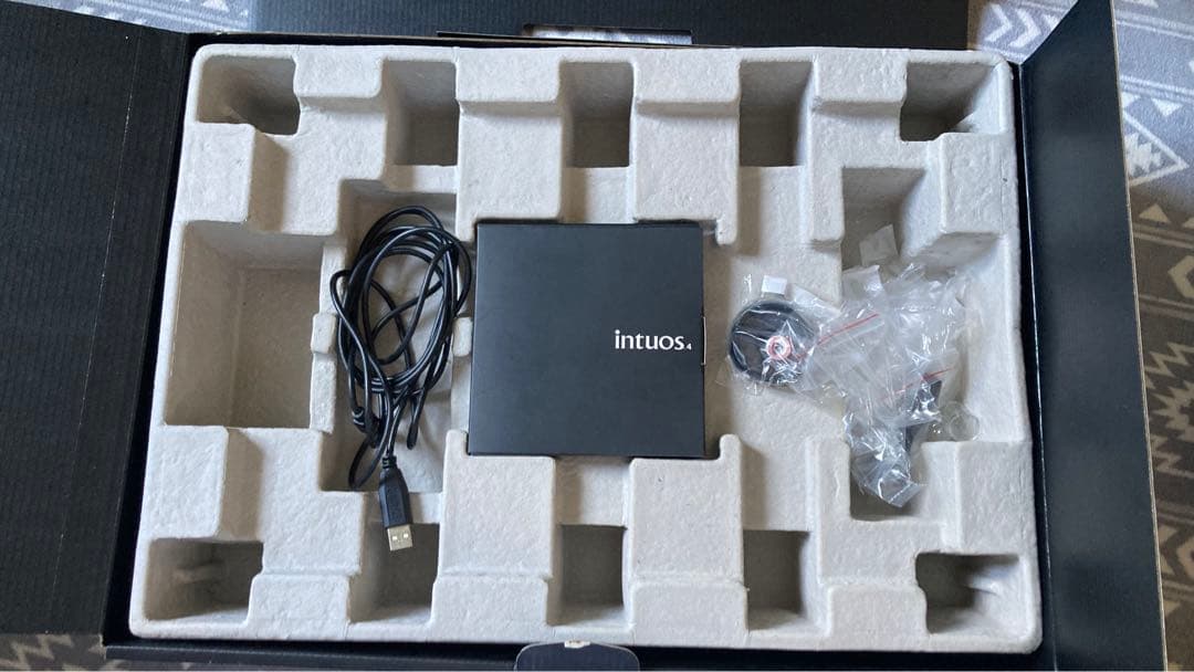 液タブ・ペンタブ WACOM intuos4 PTK-640/K0 MEDIUM