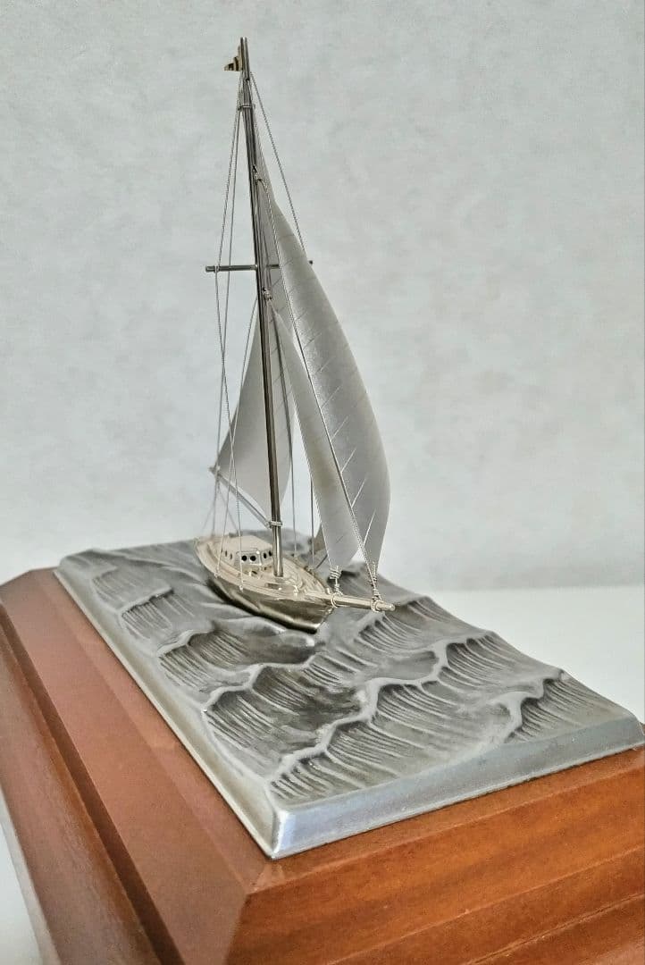 関 武比古作 銀製ヨット6号(カッター）スロープケース