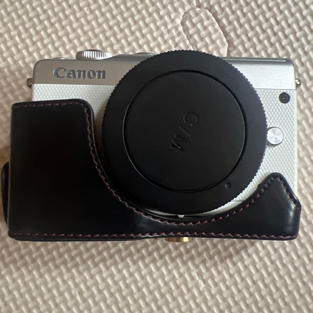 高画質で自撮りもラクラク☆Wi-Fi通信機能付き♪キャノン EOS M100♡