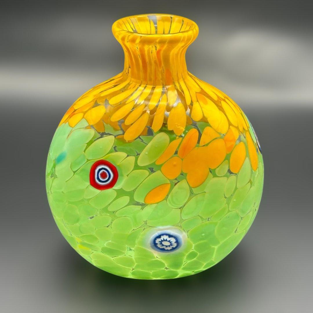 工芸ガラス　花瓶　置物　（美品）