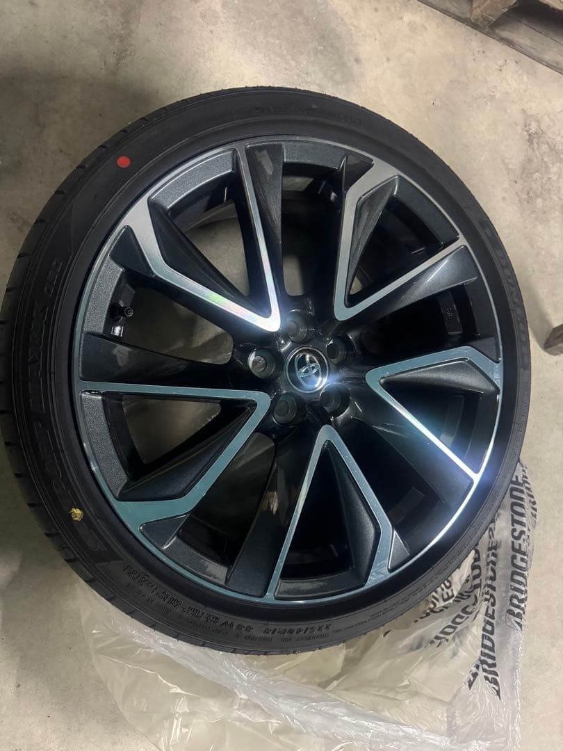 \"ほぼ新品\"カローラスポーツ純正ホイールタイヤ4本