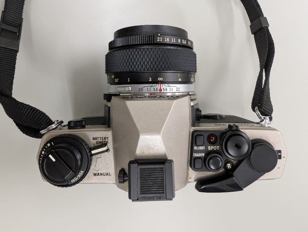 Olympus OM-4 チタン 一眼レフカメラ レンズ付き