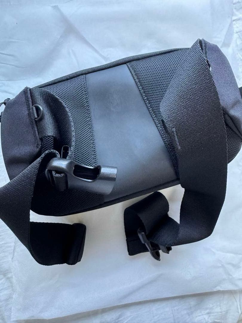 POMULU ポムル　ヒップシート　ショルダーバック　新型ブラック　 試着のみ