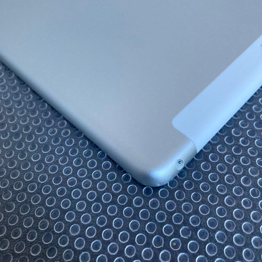 586 電池最良好☆比較的美品☆iPad6 第6世代 32GB SIMフリー☆