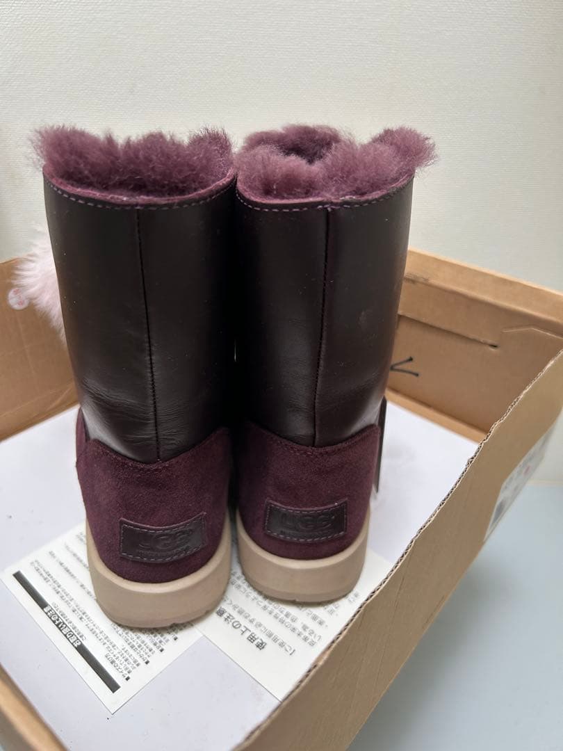 新品タグ付　UGG アグブーツ　23.0㎝ワインレッド　高島屋購入　レディース