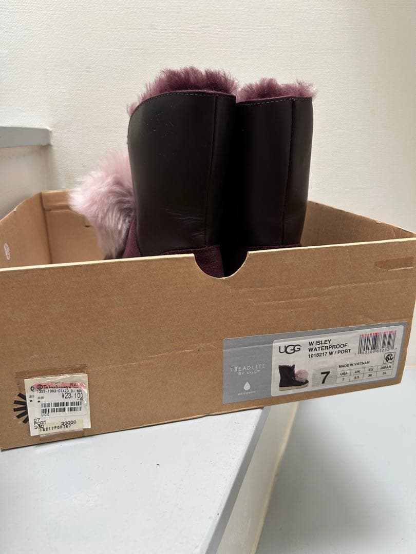 新品タグ付　UGG アグブーツ　23.0㎝ワインレッド　高島屋購入　レディース