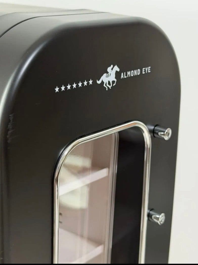 【非売品】 アーモンドアイG1 7勝記念　自動販売機型保冷庫　俺の自販機