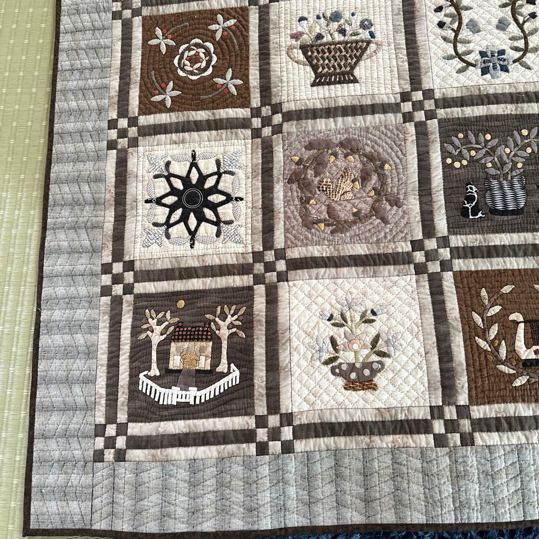 ハンドメイドパッチワークキルトのタペストリー