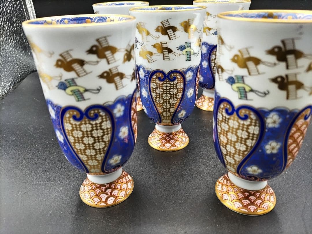 haru有田焼賞美堂其泉窯金彩千鳥祥瑞ビールカップ受皿付酒盃各五客燗酒器