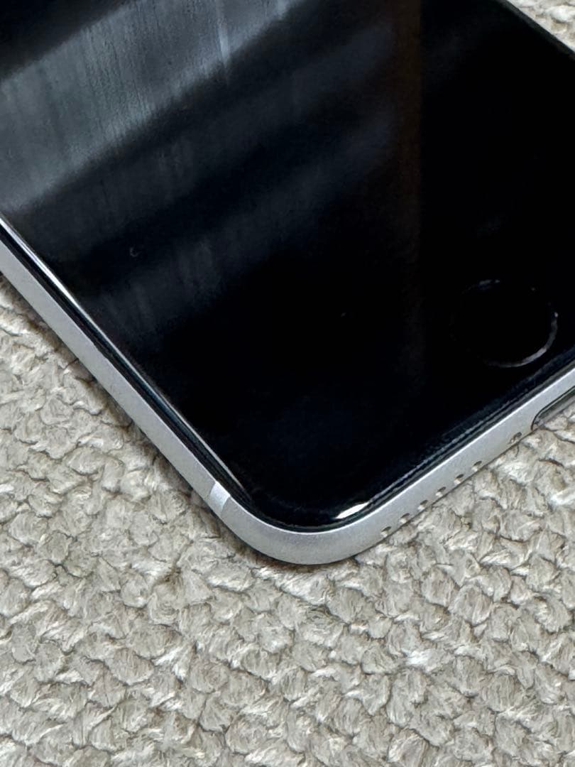 iPhone SE(第2世代) SIMフリー　64GB 白