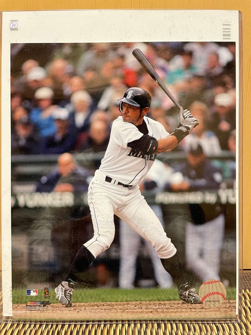 イチロー　2010年　マリナーズホーム公式戦実使用直筆サイン入りスパイク