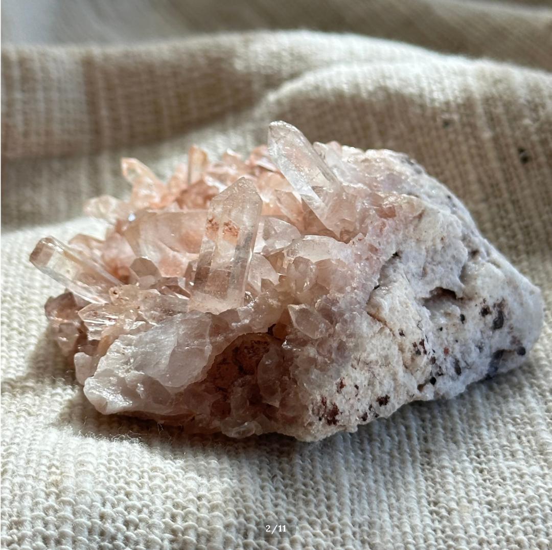 手のひらサイズ【インド・マニカラン産】 ピンクヒマラヤン ミニ クラスター