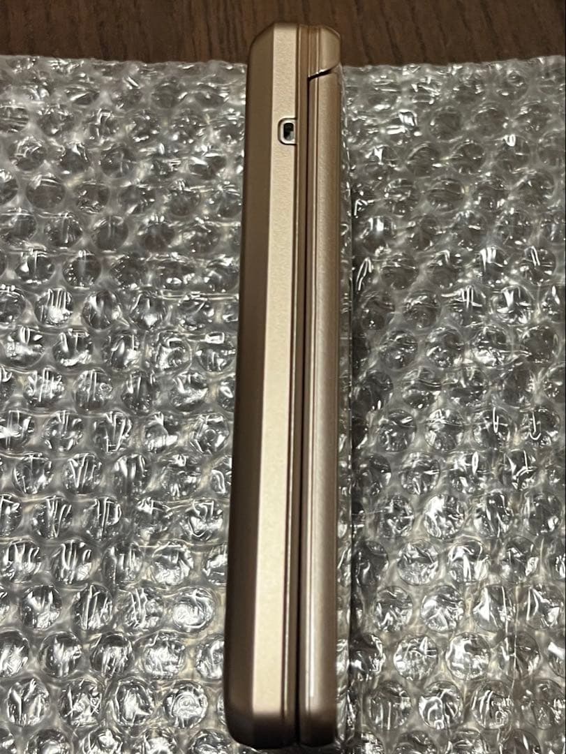 SoftBankかんたん携帯11ゴールドA207SH 充電器付