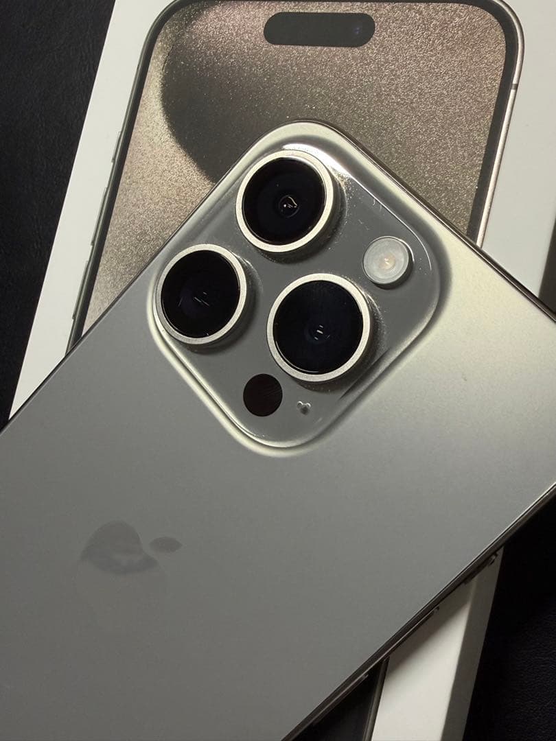 Apple iPhone 15 pro ナチュラルチタニウム