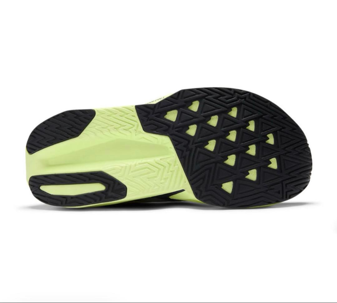 新品未使用品　New Balance WFCX3PE D ランニングシューズ