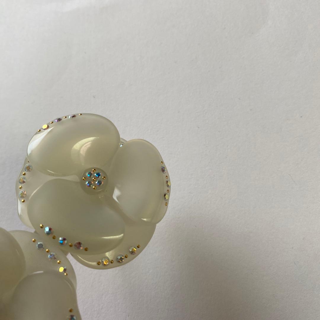 アレクサンドルドゥパリ　ホワイト　スワロフスキー　双子カメリア　バレッタ