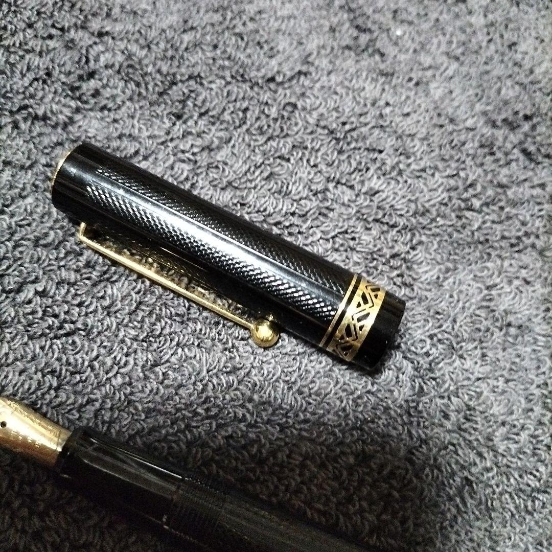 14K PILOT 万年筆 黒と金のアクセント
