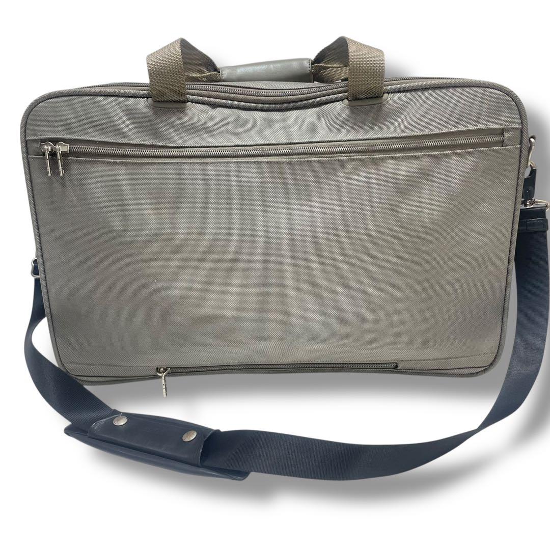 トゥミ　TUMI ビジネス　旅行バッグ　希少品　大谷用　グレー　ショルダーバッグ