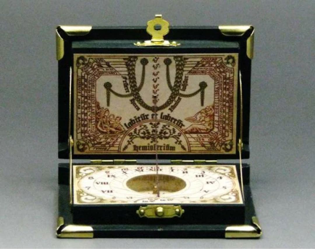 【ヘリオス】ブック型携帯日時計　15世紀復刻品　アンティークスタイル