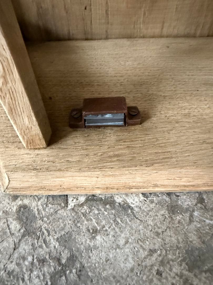 ビンテージ ウォールガラスキャビネット 剥離