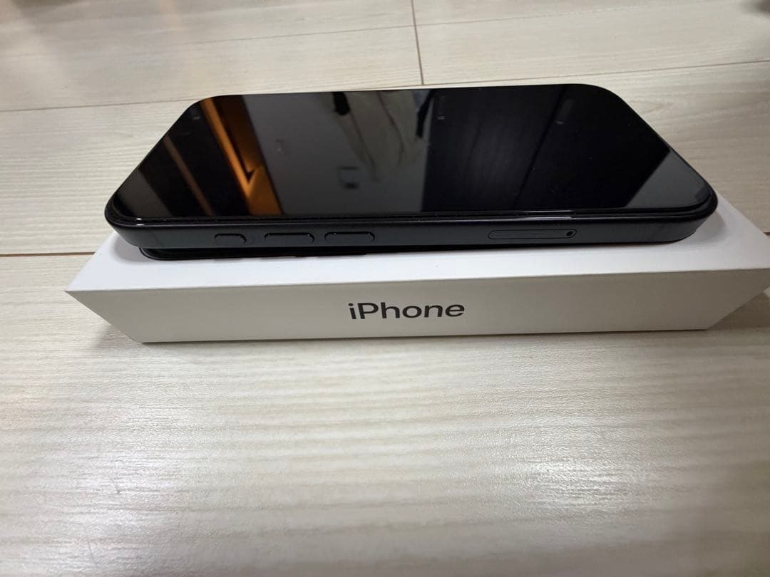 ケース付き iPhone16 SIMフリー ブラック 128GB Apple