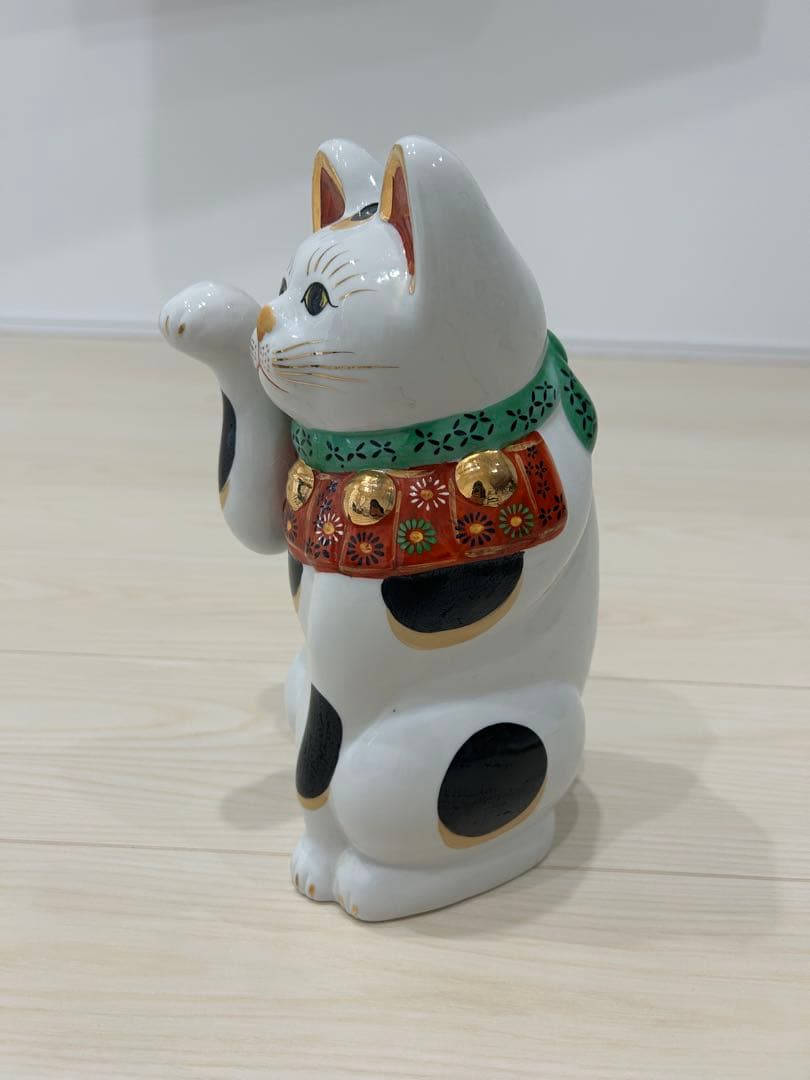 招き猫 陶器製 伝統的置物　約26cm