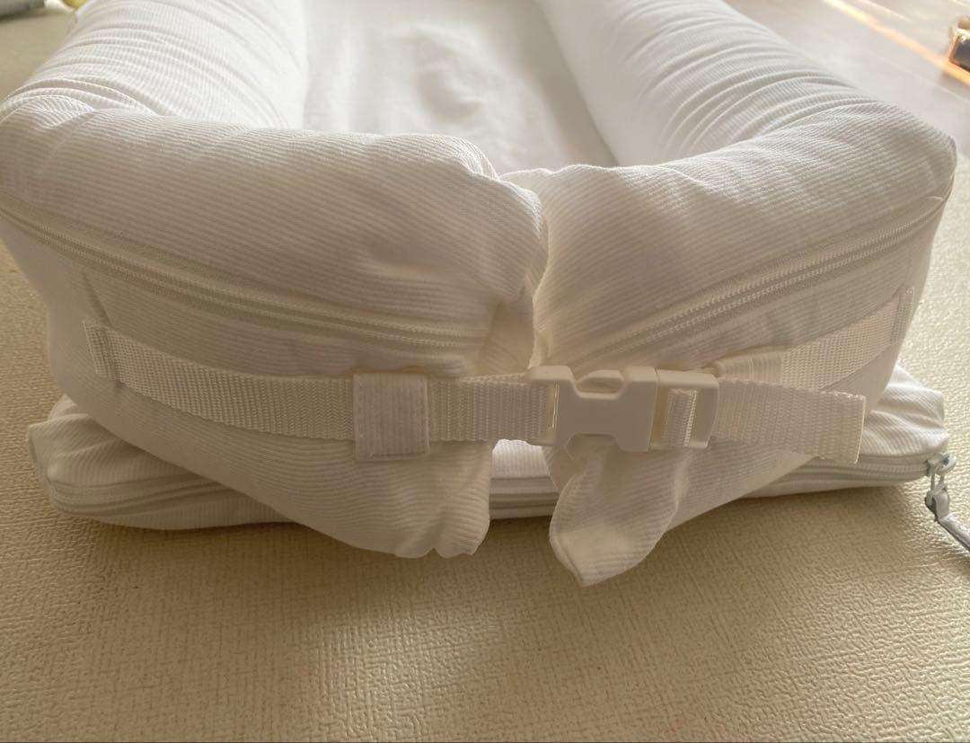 DockATot Deluxe ホワイト　ドッカトットデラックス　ベビーベッド