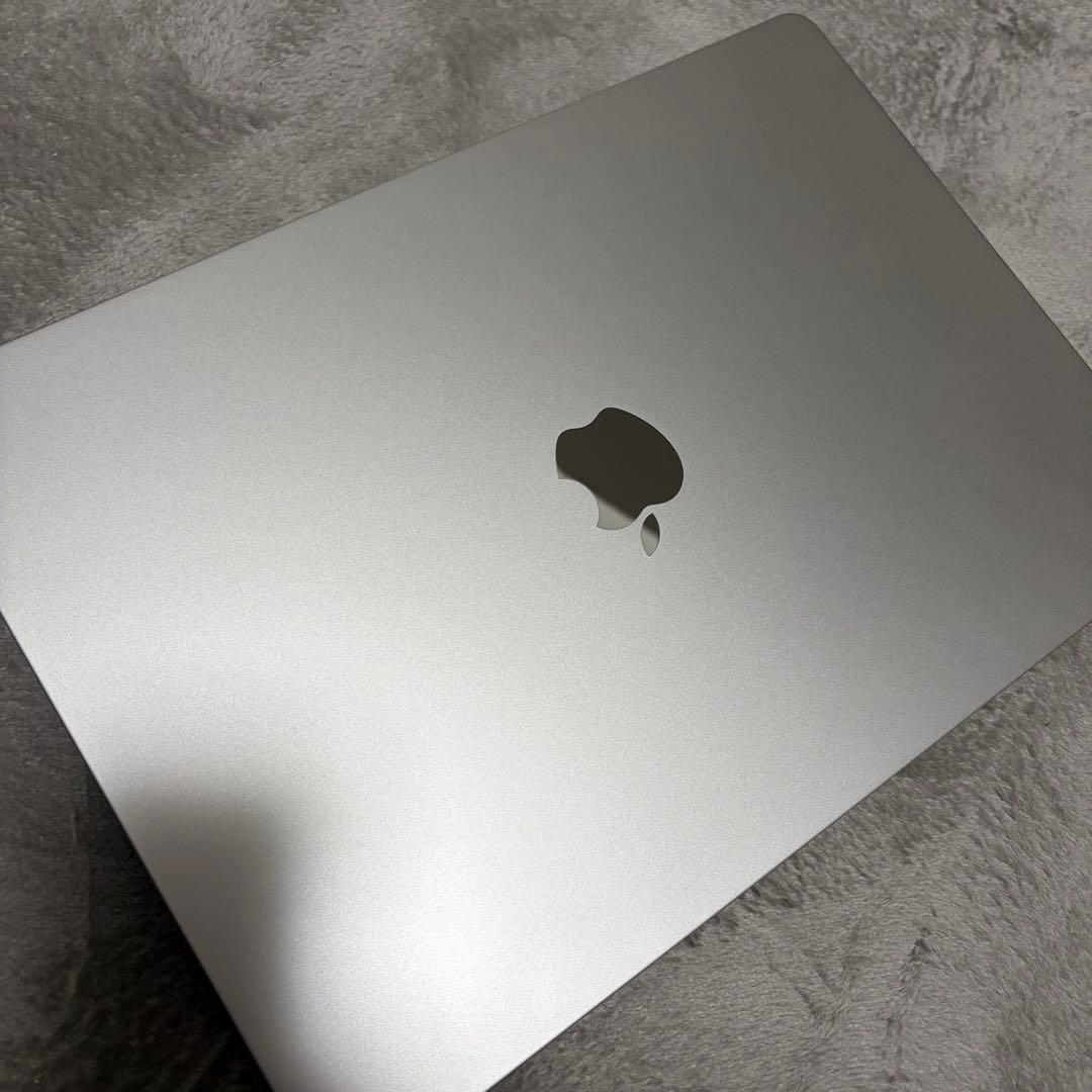 MacBook Air M2 8GB 15インチ 256GBスターライト