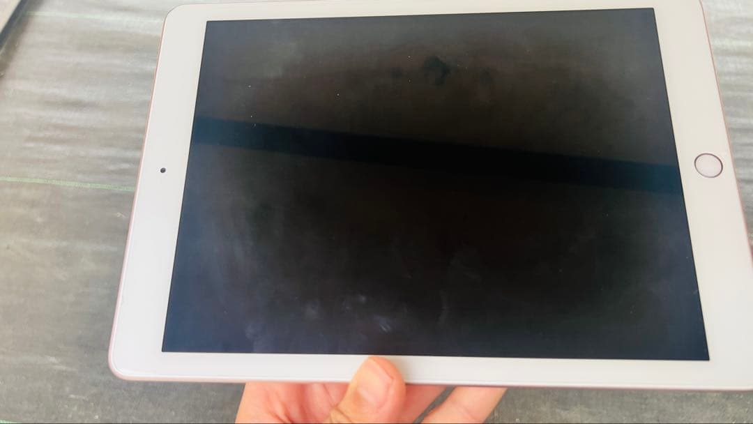 Apple iPad 9.7インチ　32GB Wi-Fi ゴールド