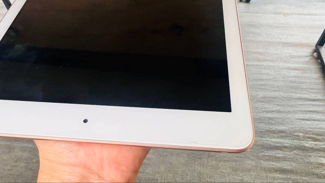 Apple iPad 9.7インチ　32GB Wi-Fi ゴールド