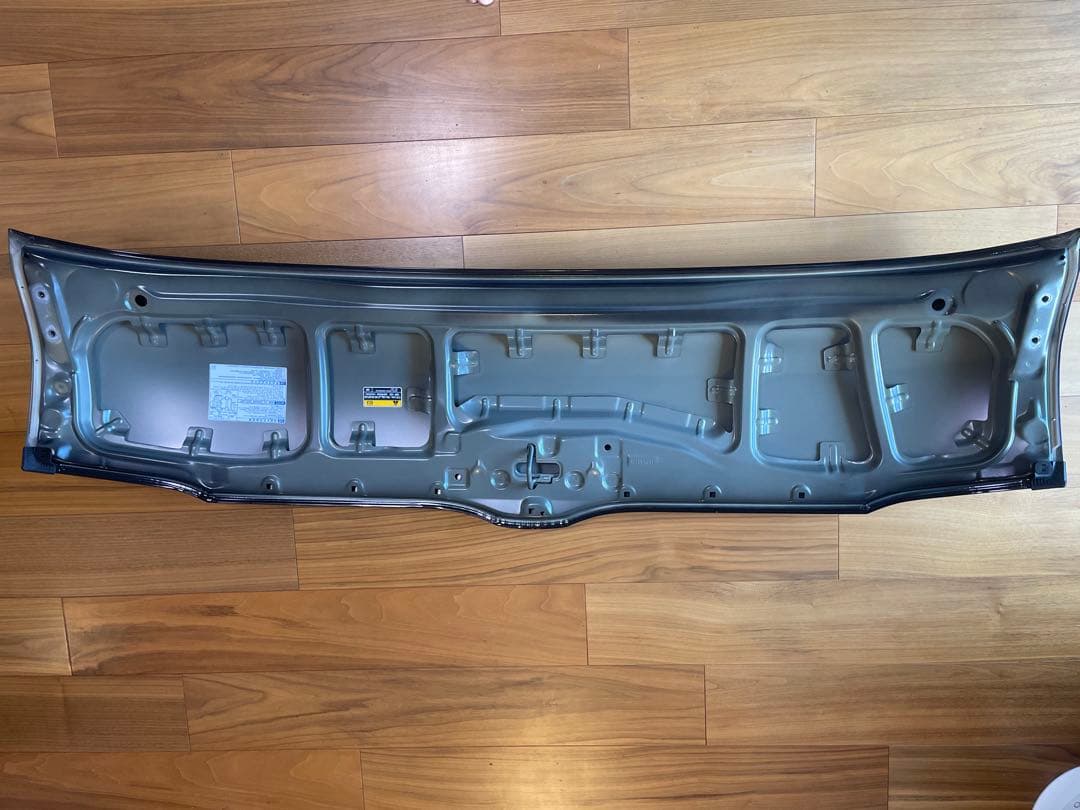 トヨタ ハイエースボンネット　送料込み