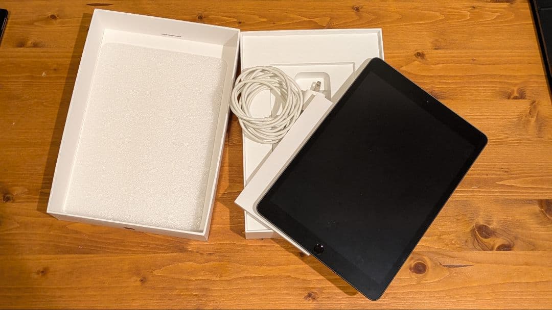 【極美品】Apple iPad 32GB (8thGen.)スペースグレー