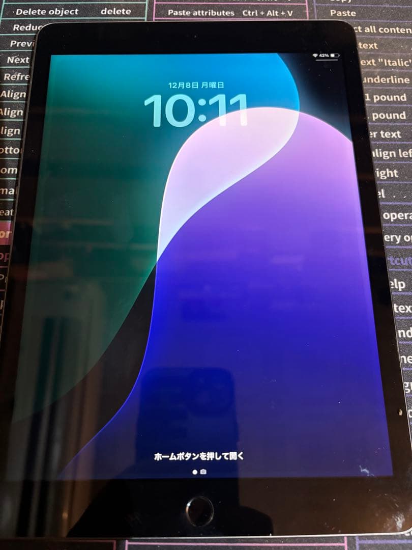 iOS26使えるiPad (第8世代) スペースグレー 32GBAC ケーブル付