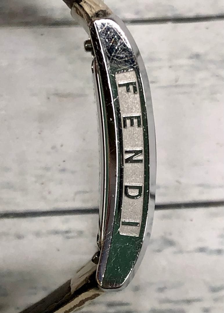 FENDI フェンディ 7000L 12PD シェル文字盤 腕時計　6861T