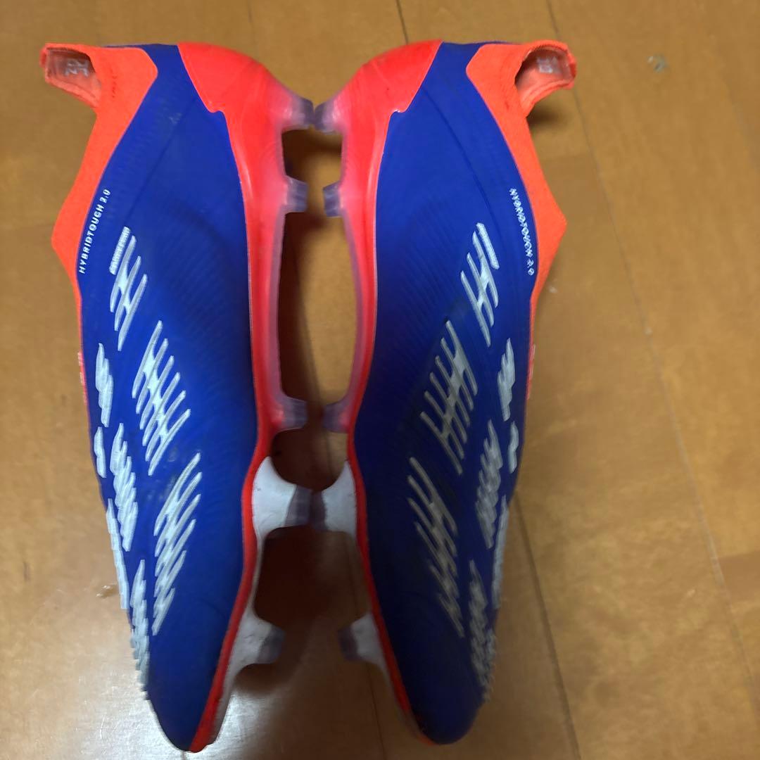 サッカーシューズ・スパイク 青とオレンジ