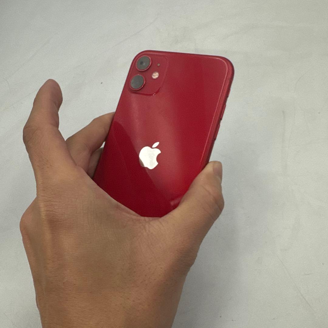 ②Apple iPhone 11 (赤色) 本体