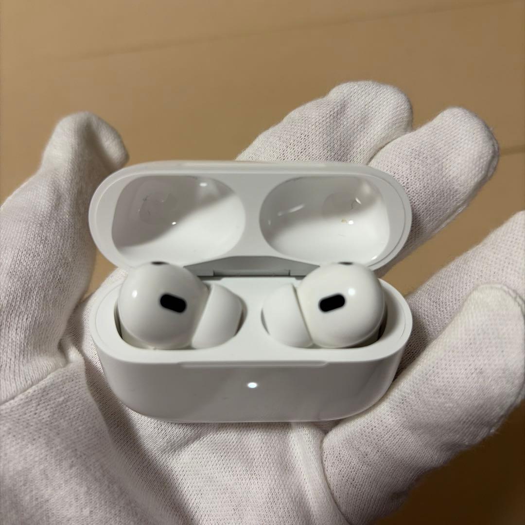 AirPods Pro (第2世代) 本体、充電ケース