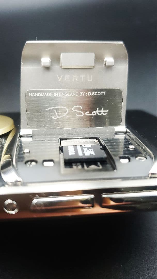 高級携帯電話Vertu Signature Touch 美品。訳あり品