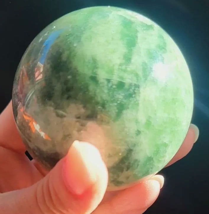 糸魚川翡翠結晶キラキラ　丸玉　３５７g